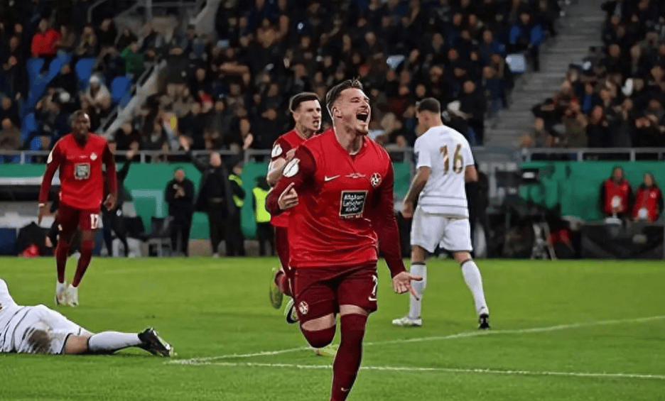 包含凯泽斯劳滕客场被勒沃库森击溃，遭遇两连败的词条