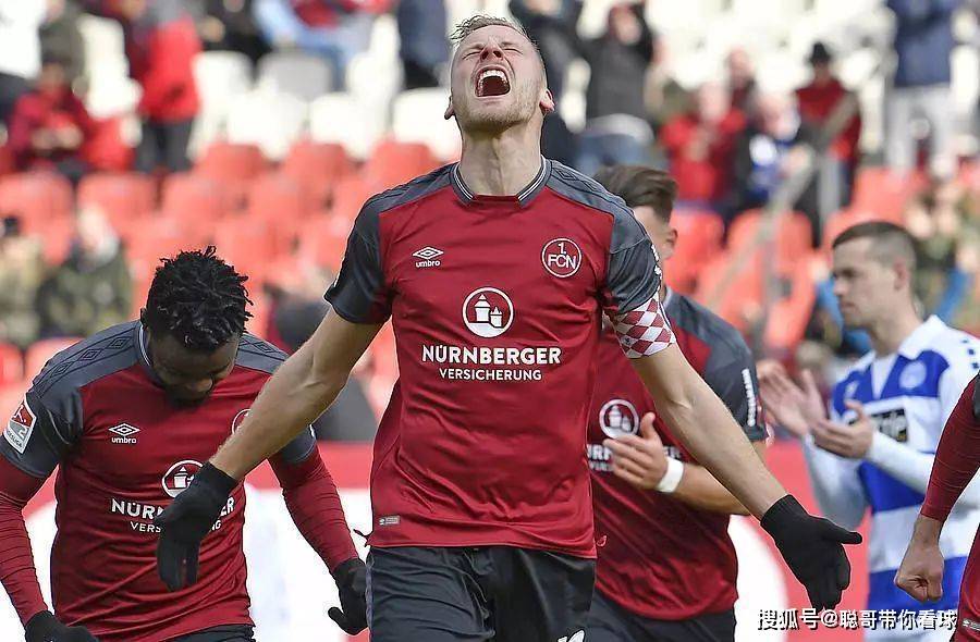 包含凯泽斯劳滕客场被勒沃库森击溃，遭遇两连败的词条