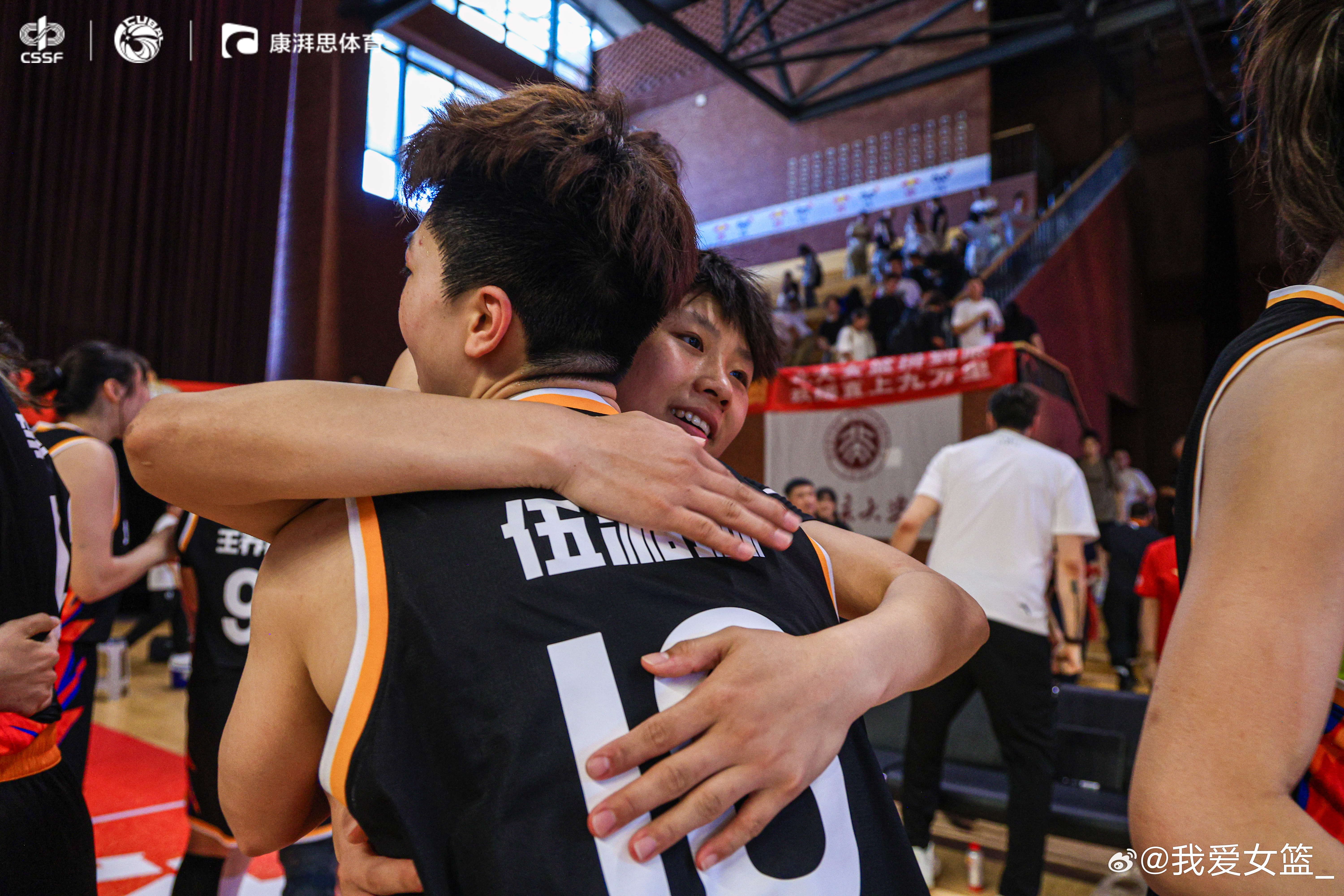 篮球赛事场上的激情PK之战