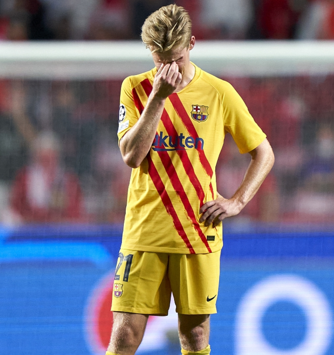 包含甘冈客场不敌里昂，遭遇连败的词条