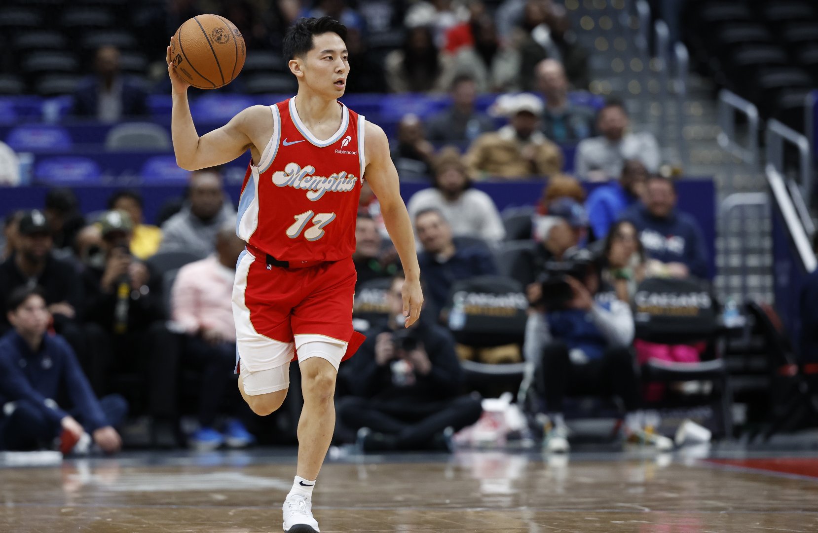 太阳主场大胜灰熊，保持火热表现的简单介绍