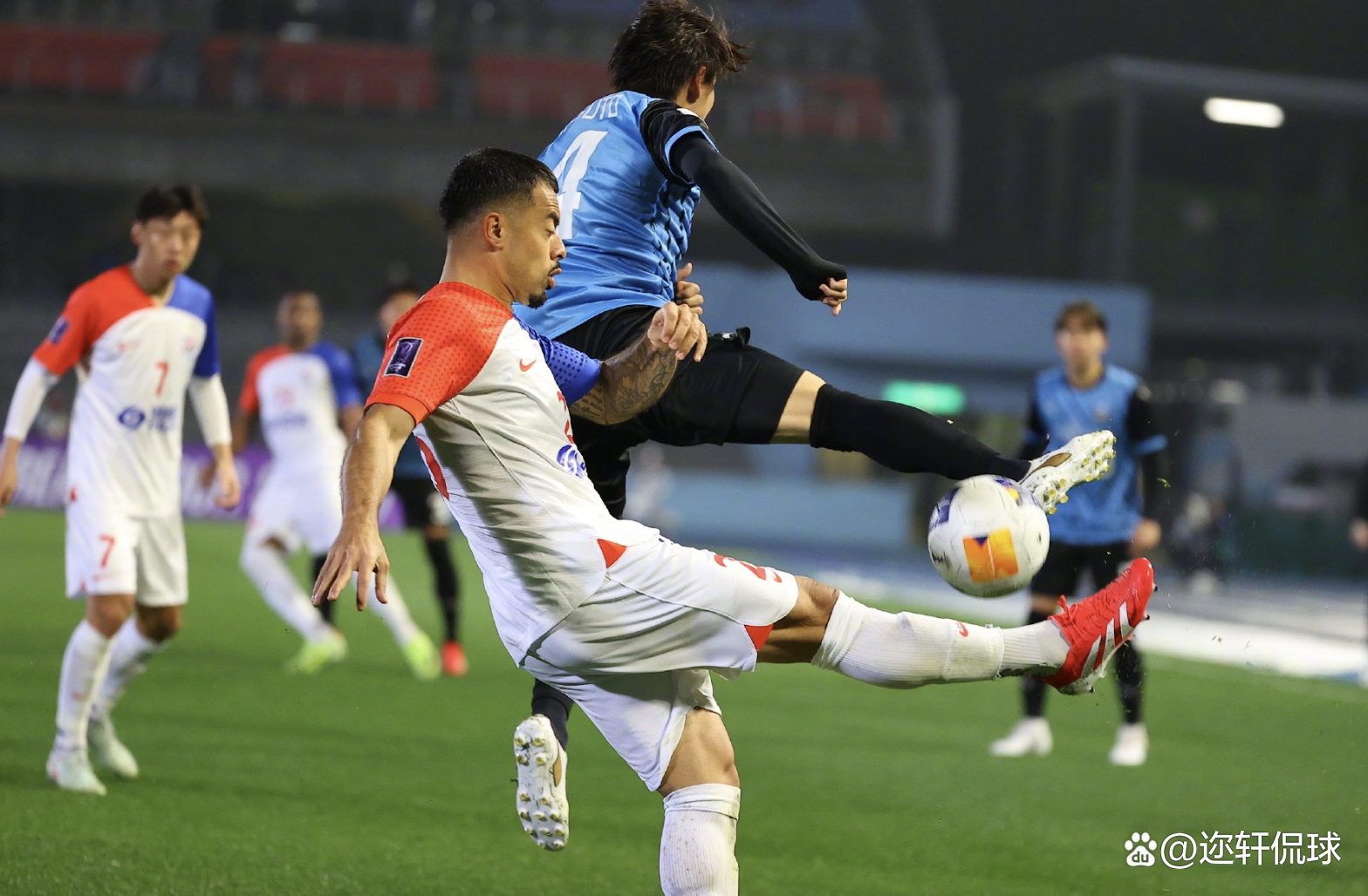 关于上海申花对阵重庆力帆的激烈对决的信息