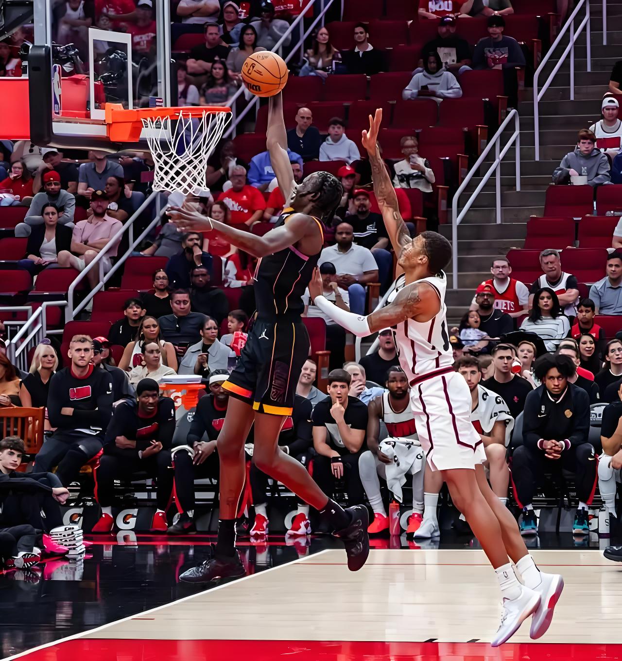 太阳队士气高涨，展现出良好竞技状态的简单介绍