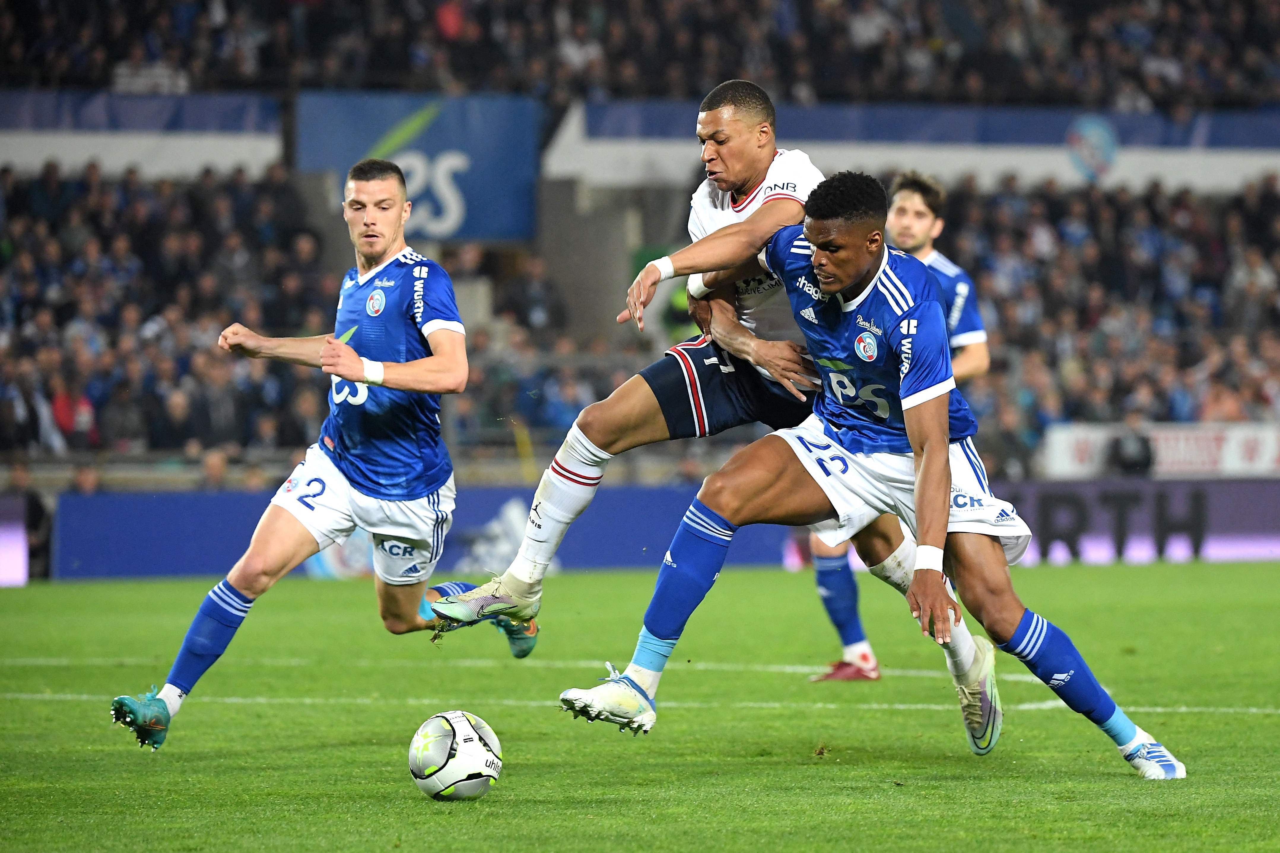 关于勒沃库森主场战胜对手，取得连胜的信息