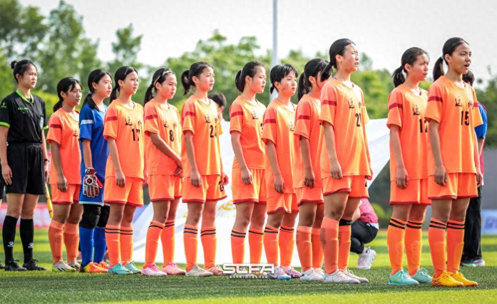 中国女足队员在比赛中表现出色