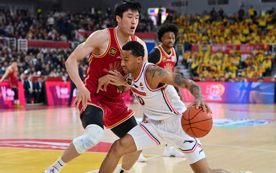 包含竞技体育赛场上的风云变幻，球迷情绪高涨的词条