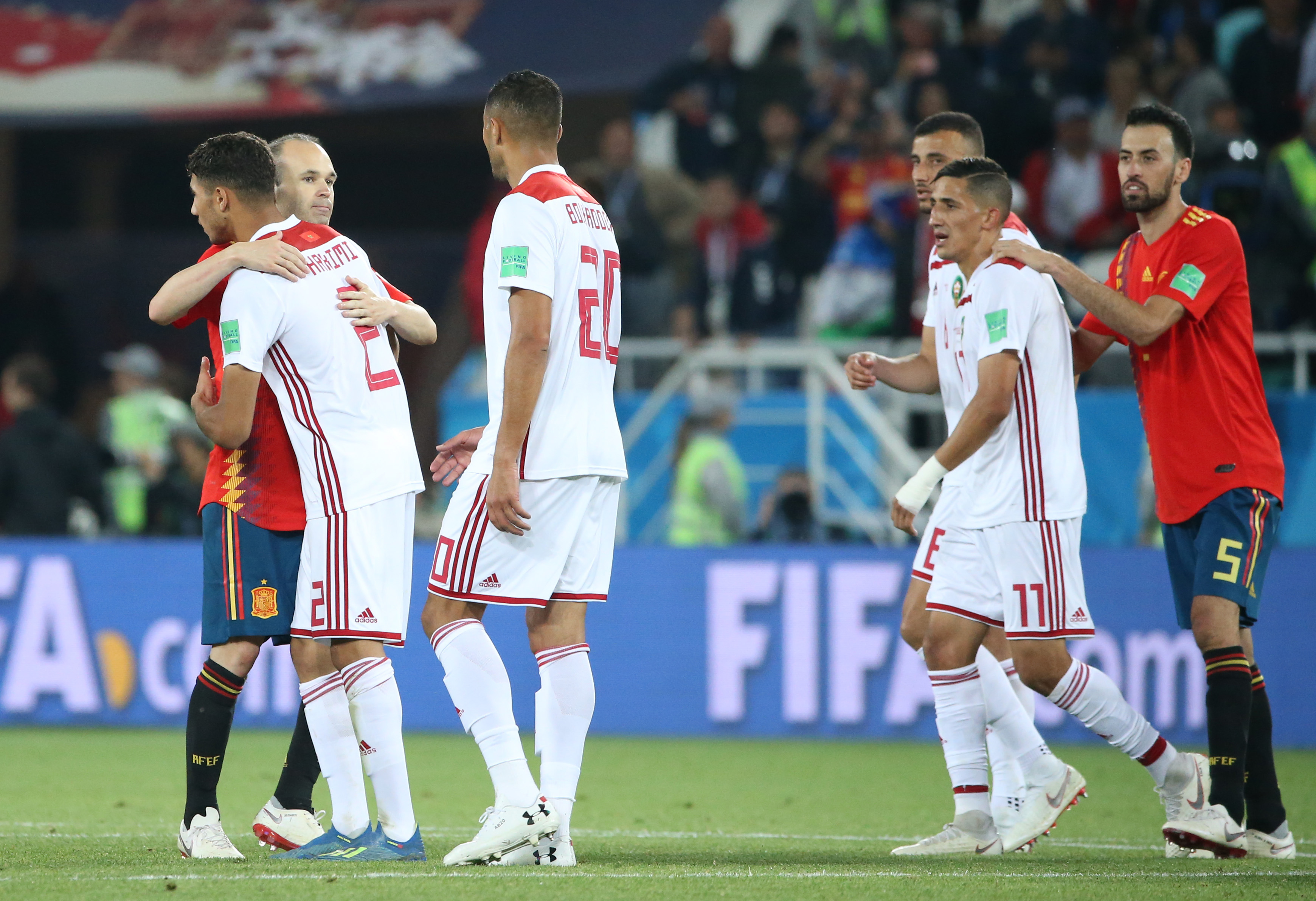 包含摩洛哥队惊险战胜加蓬，晋级压力大的词条