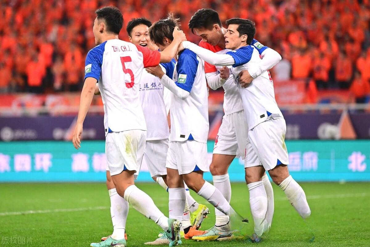 国内足球联赛火爆进行，球队实力对比激烈的简单介绍