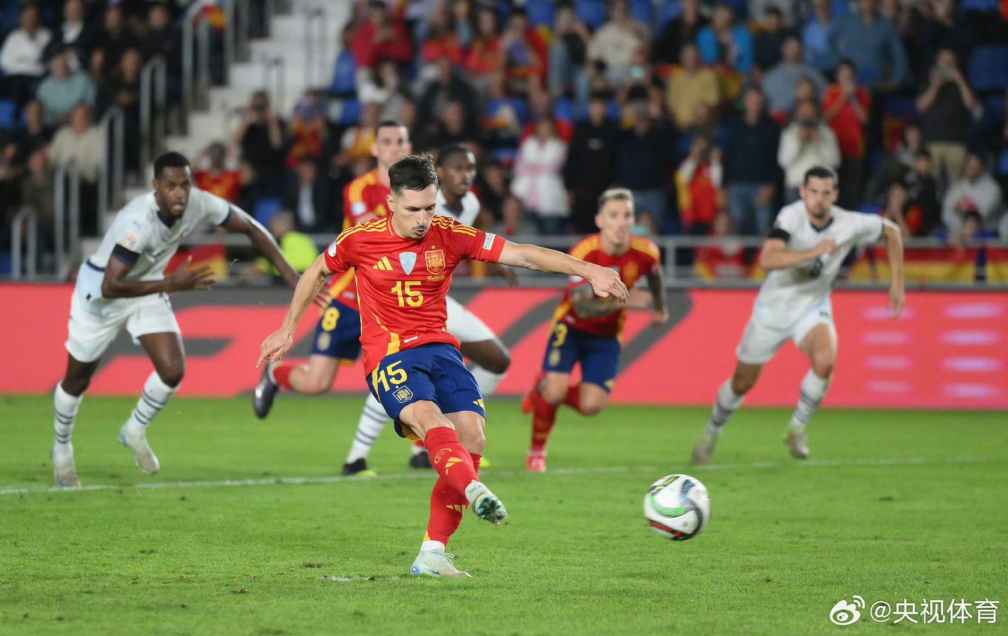 欧国联球队展开一轮又一轮的激烈争夺