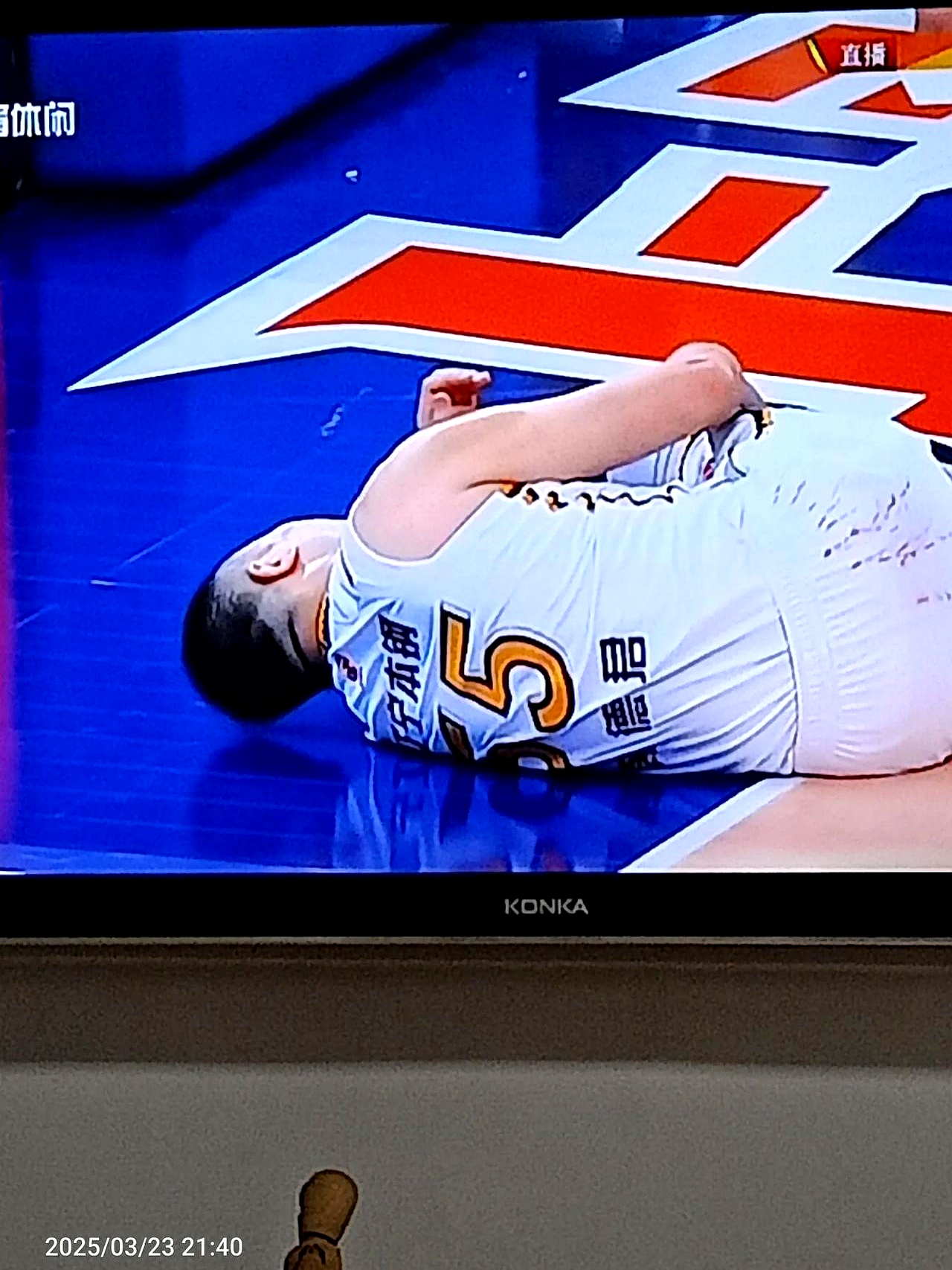 篮球场上风云变幻，胜负难以预料，全场观众为之疯狂的简单介绍