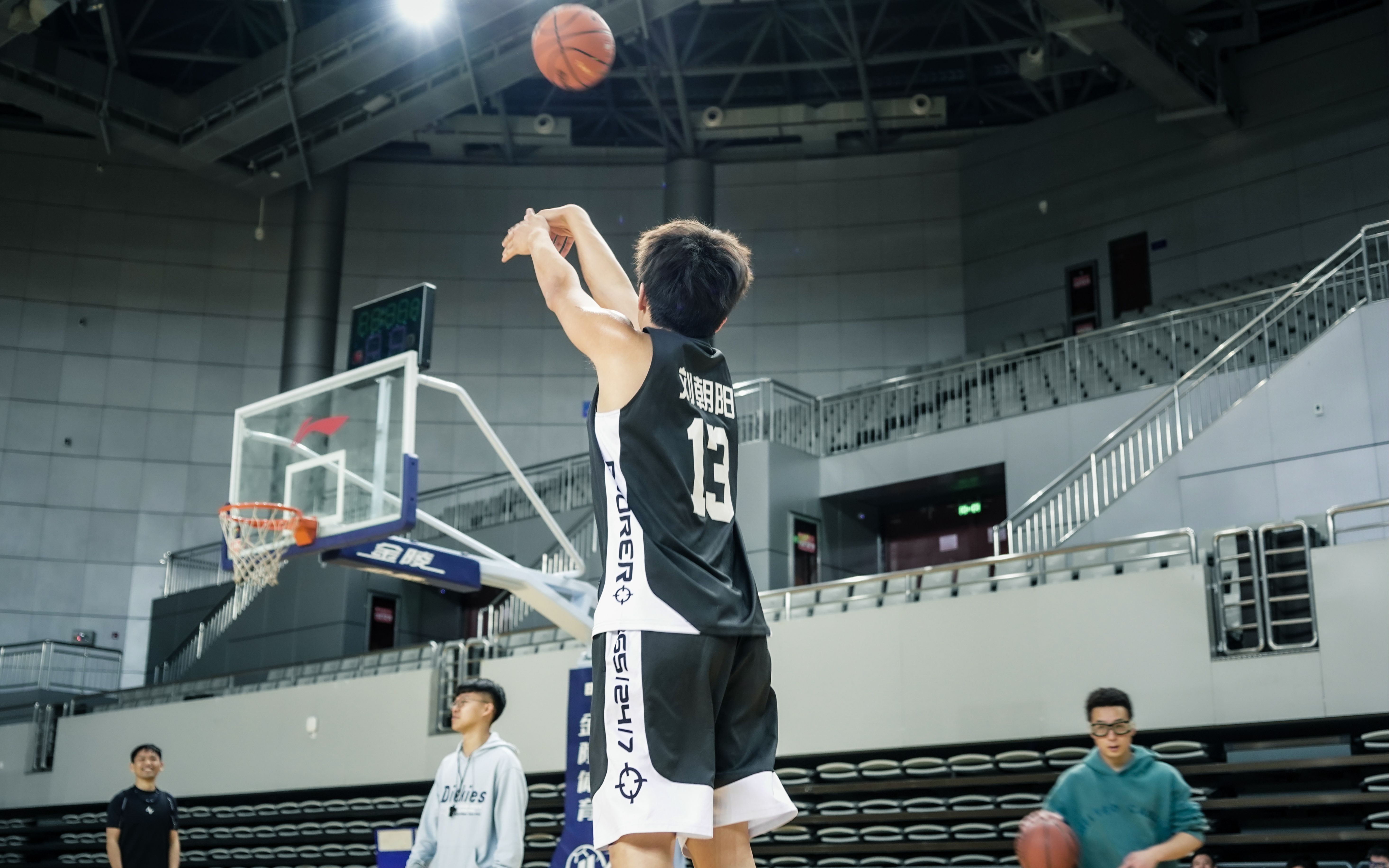 包含印度尼西亚篮球联盟激情迸发的词条