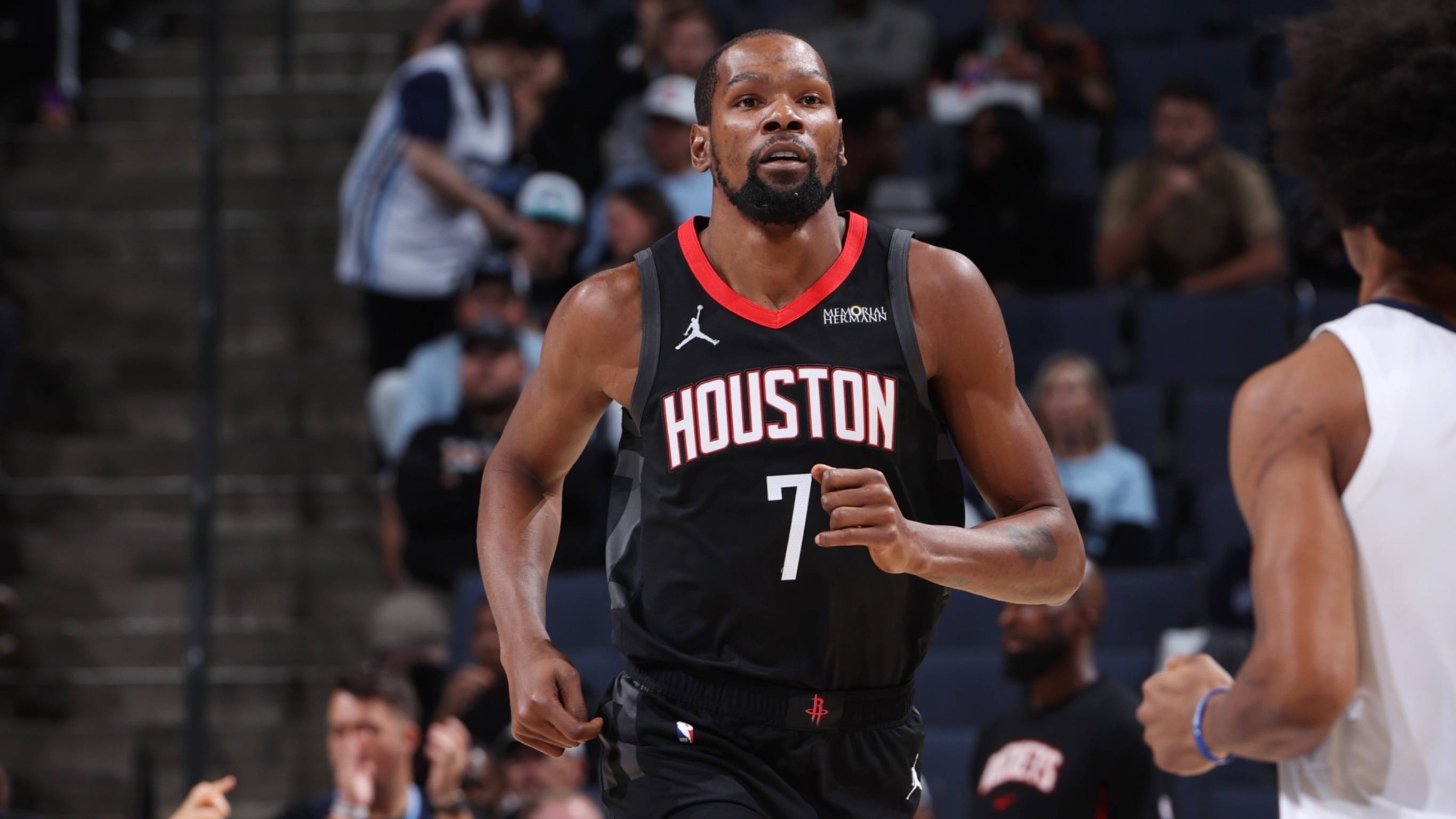 关于灰熊客场大胜，黄蜂队失分尴尬的信息