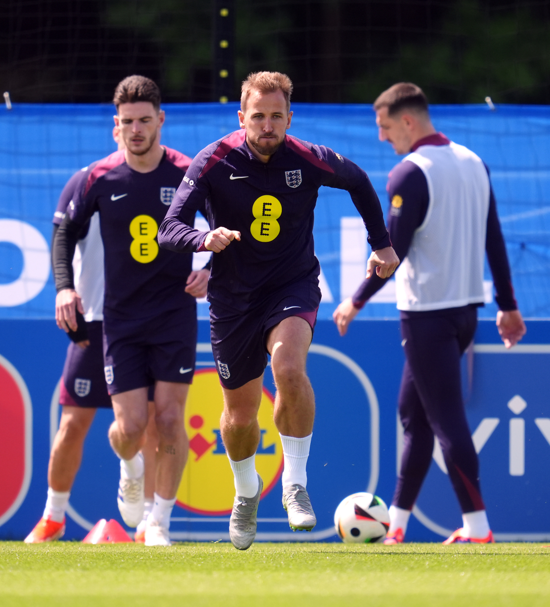 包含葡萄牙青年队摩拳擦掌，欧锦赛资格赛意欲晋级的词条