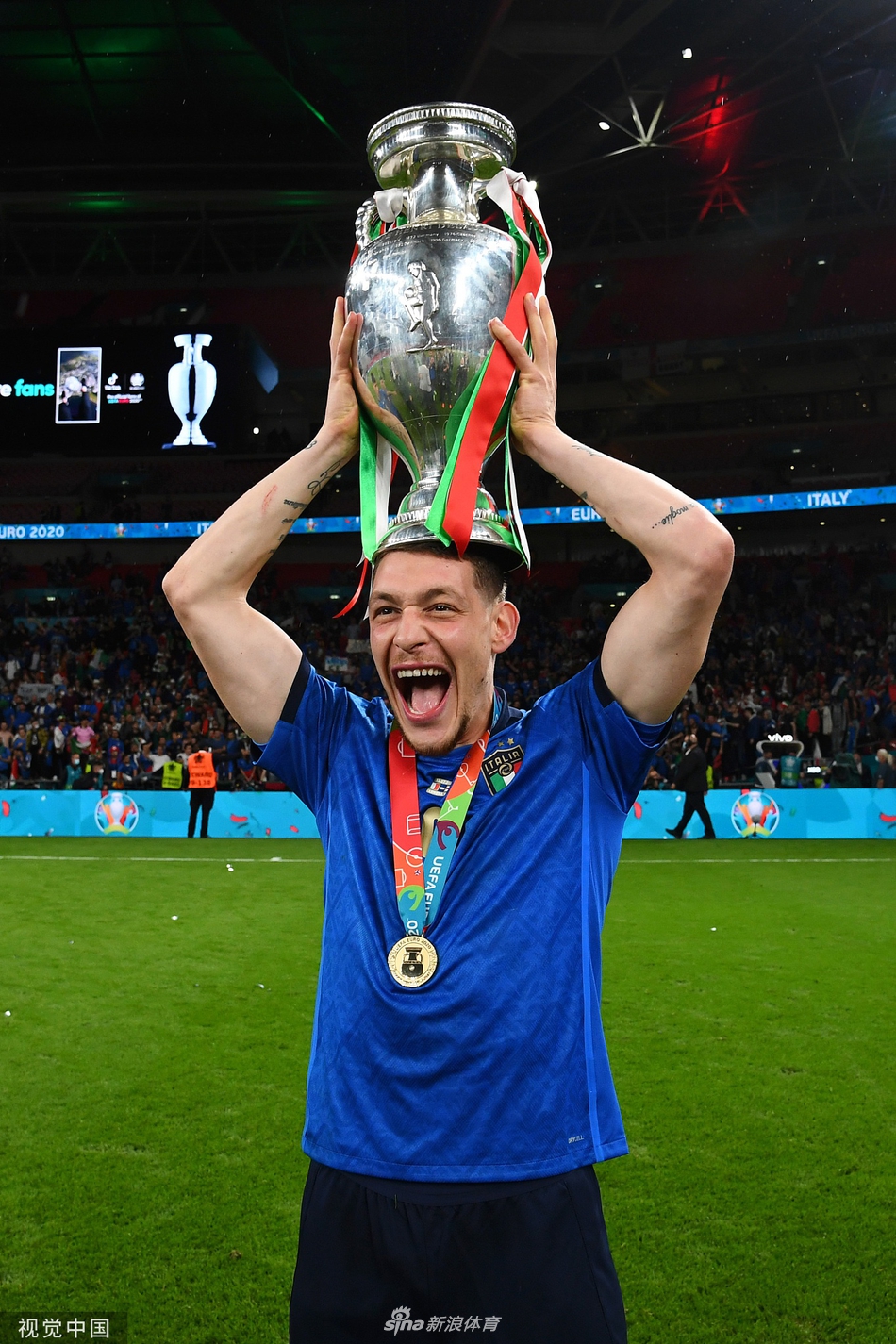 意大利篮球甲级联赛冠军队庆祝夺冠胜利的简单介绍