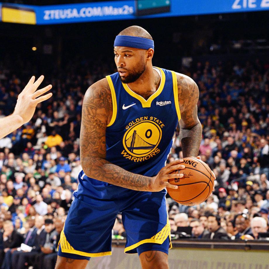 博古特在比赛中贡献关键篮板