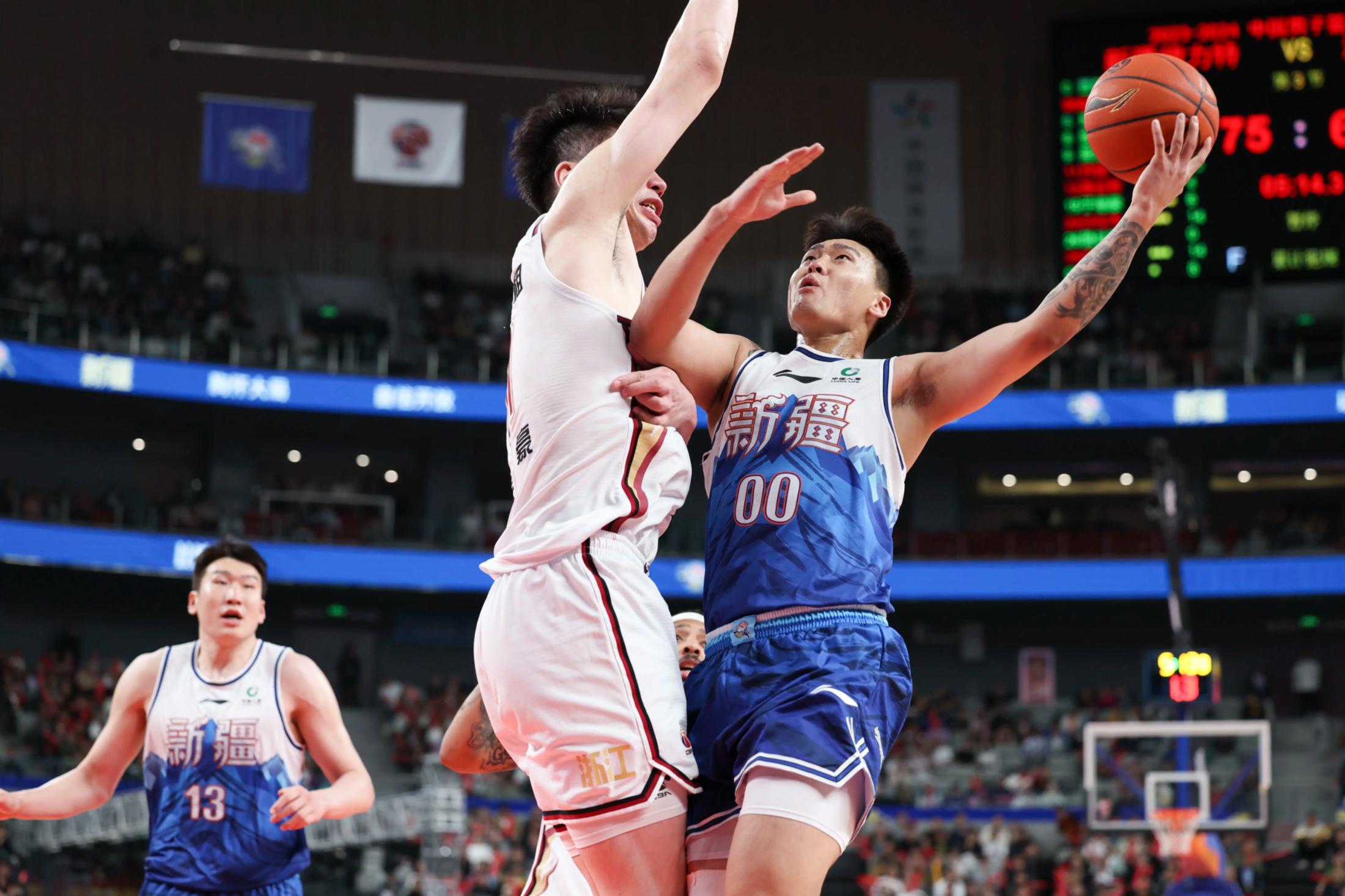 新疆男篮主场击败青岛队，实现四连胜