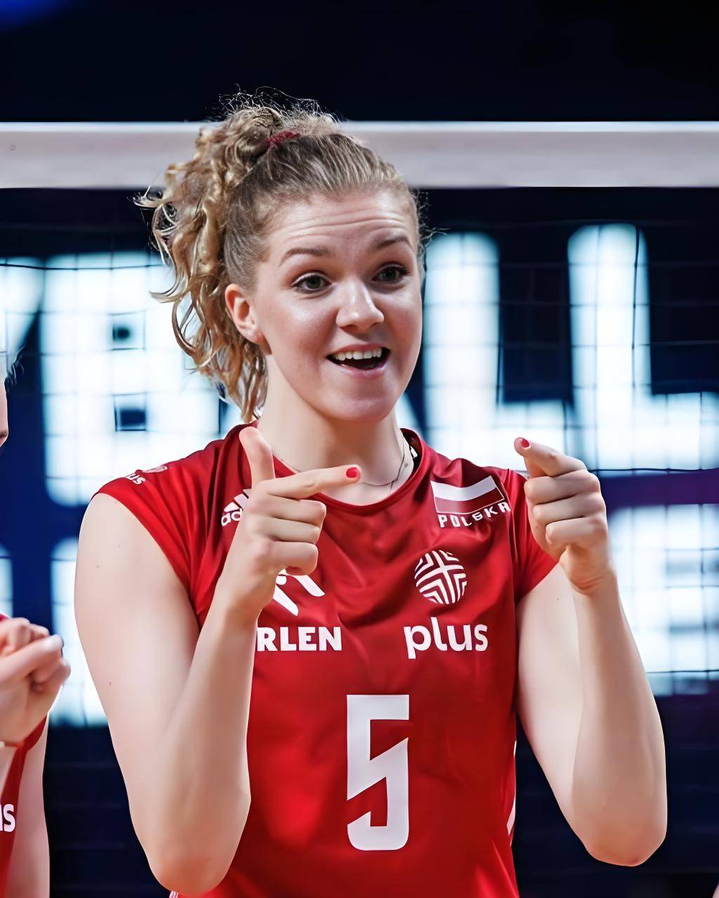 波兰队实力出众，夺得胜利轻松晋级