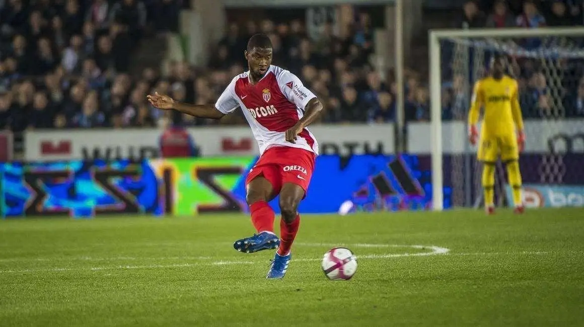 包含南特主场大现逆袭，艰难取胜的词条