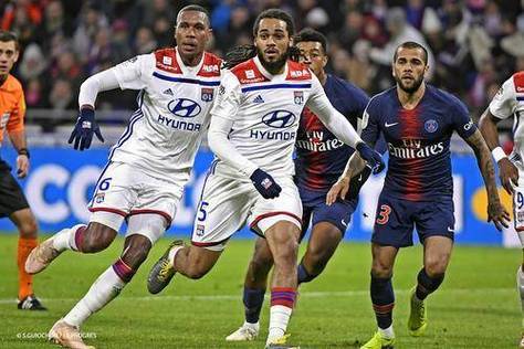 包含南特主场大现逆袭，艰难取胜的词条