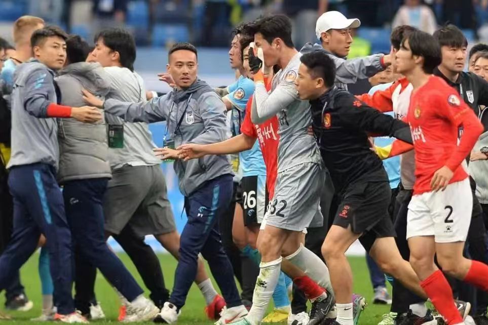 中国足球冠军联赛引起球迷热议