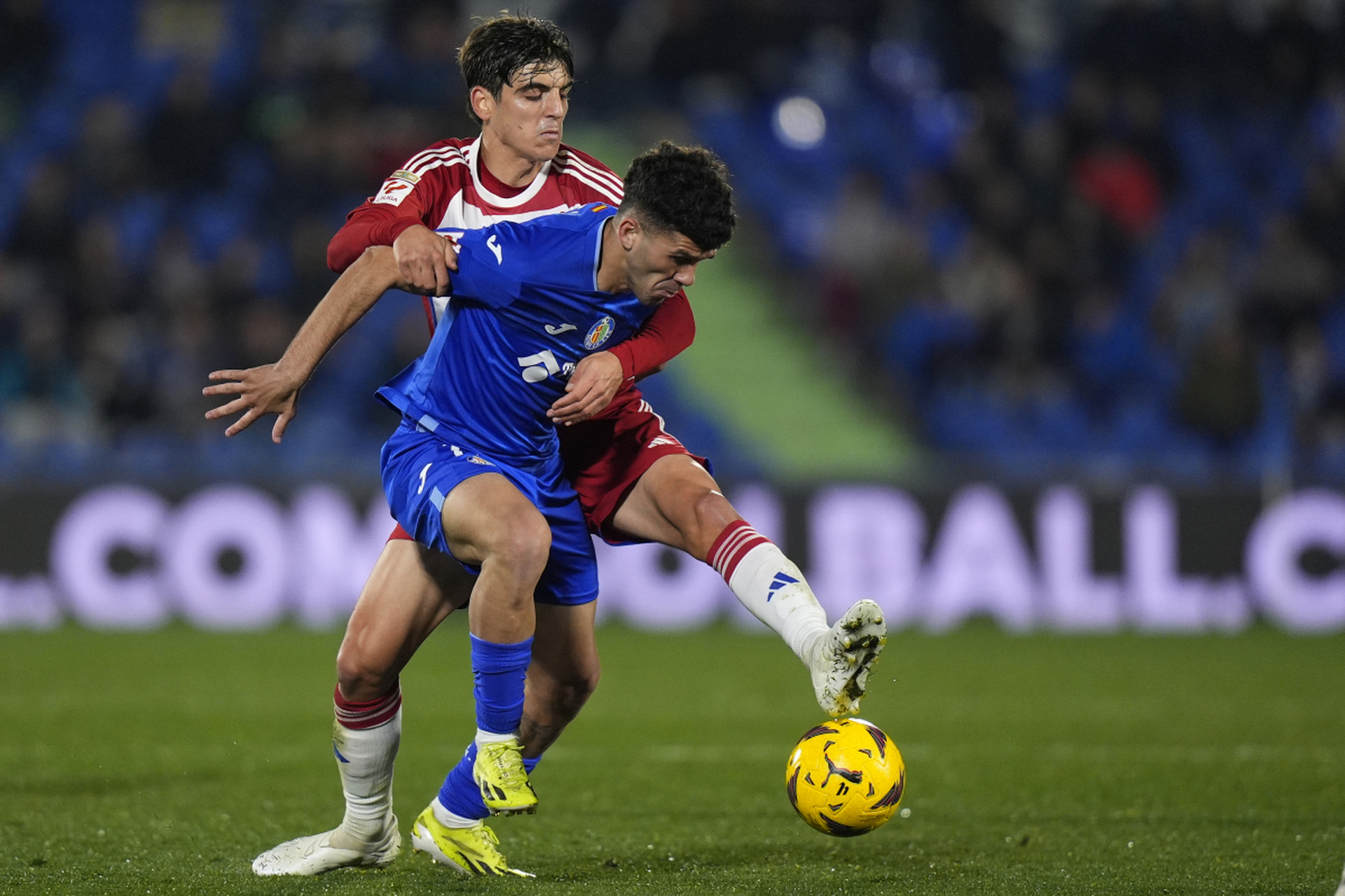 包含格拉纳达主场发挥出色，豪取胜利的词条