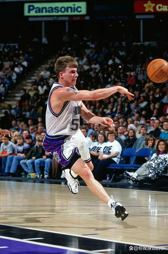 包含精湛技艺闪现！球场上的才华横溢的词条