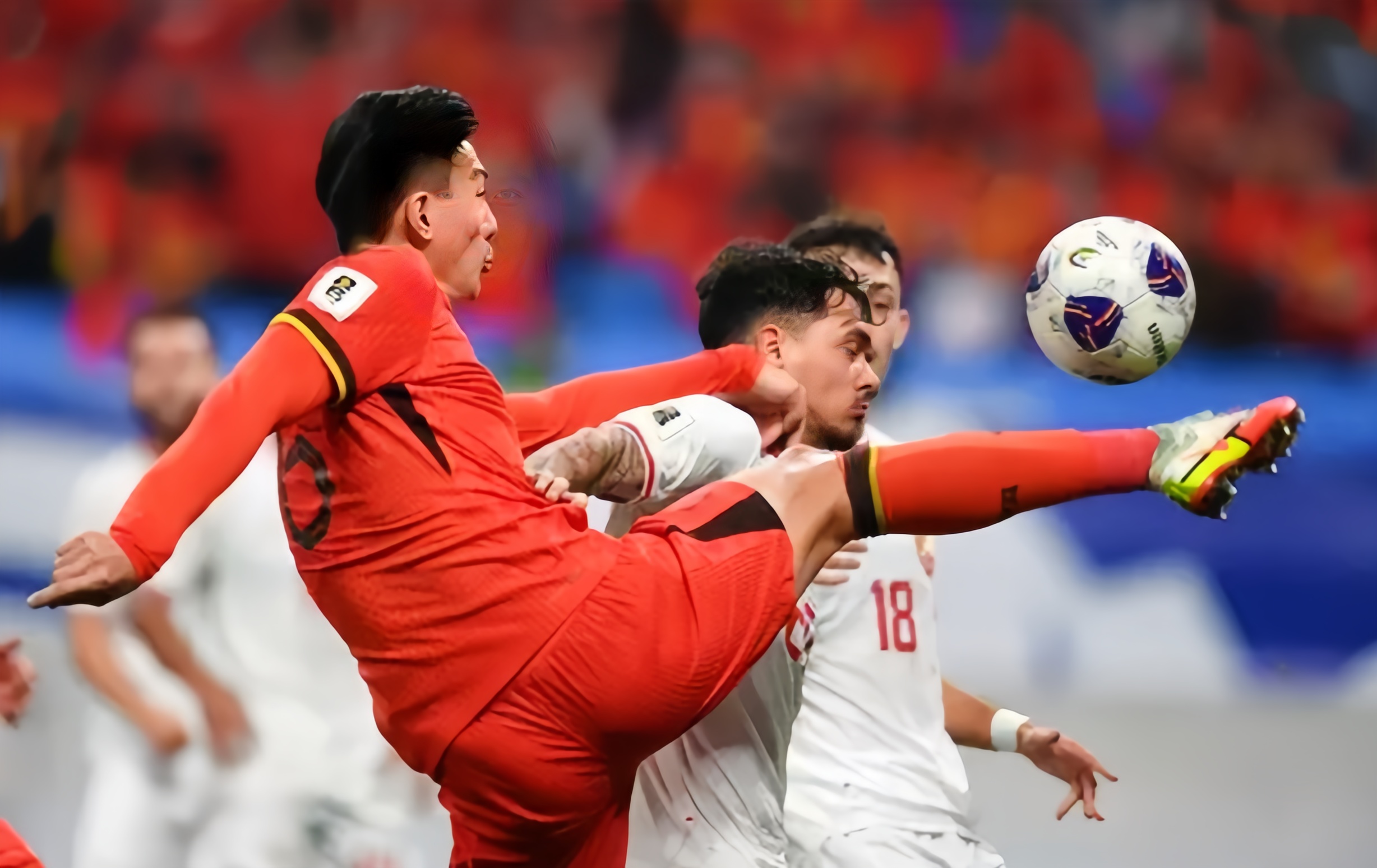 精彩的足球比赛，中国队获胜