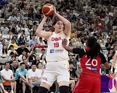 观众期待着下一场比赛的悬念 观众期待着下一场比赛的悬念