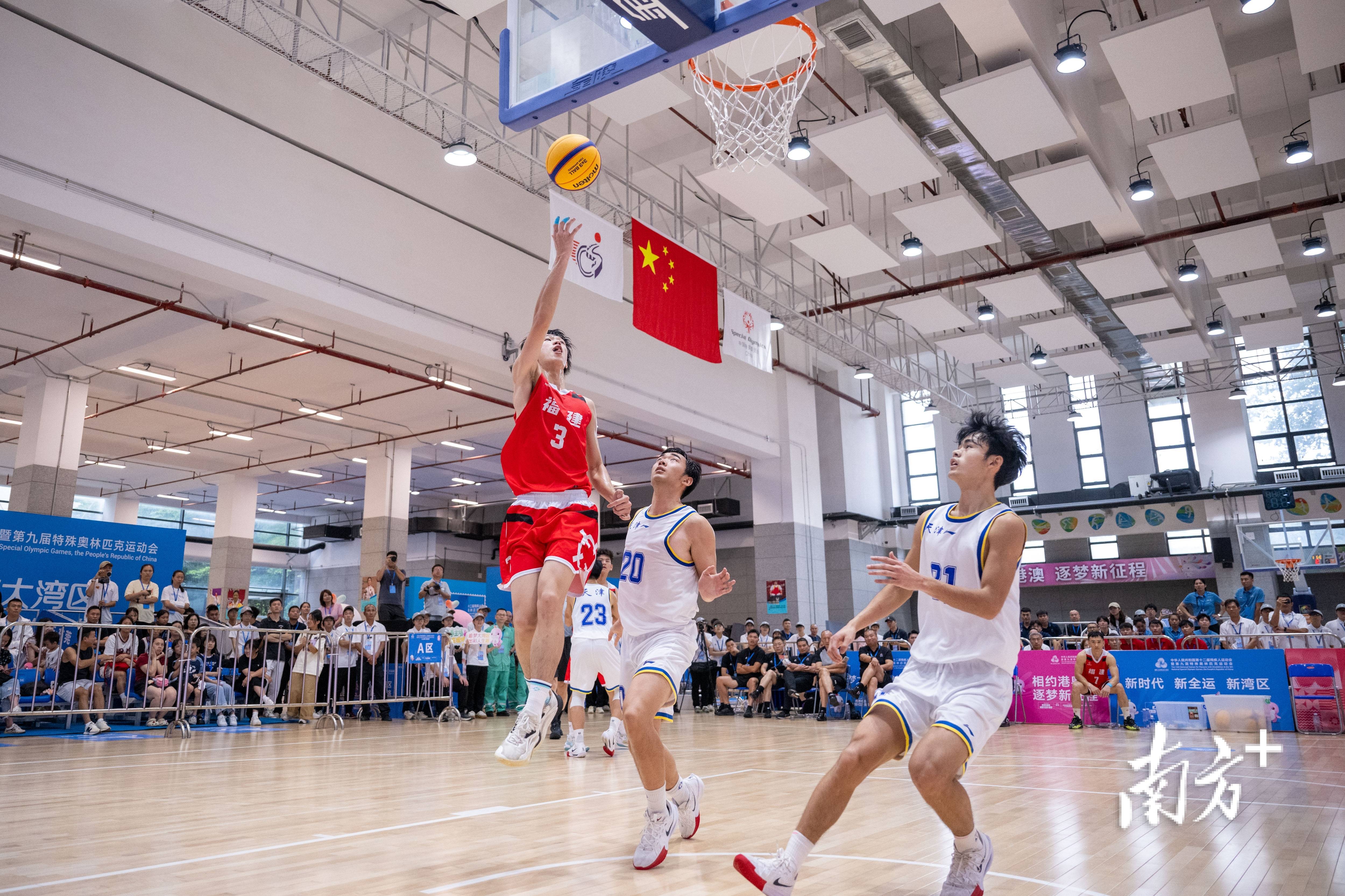 包含篮球赛场狂飙：球队们在擂台上挥洒激情展现实力的词条