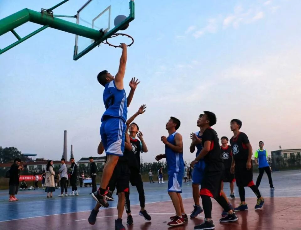 篮球职业赛场上的精彩对决即将开始