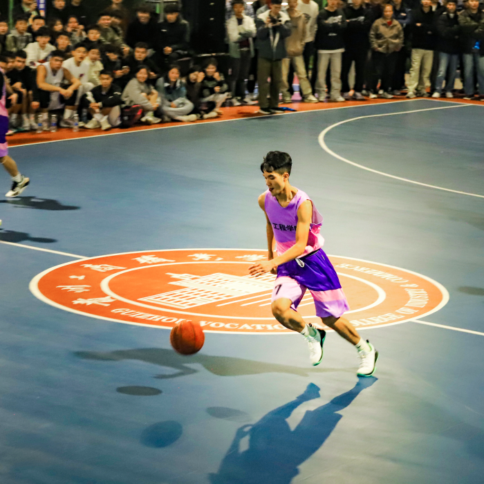 篮球职业赛场上的精彩对决即将开始