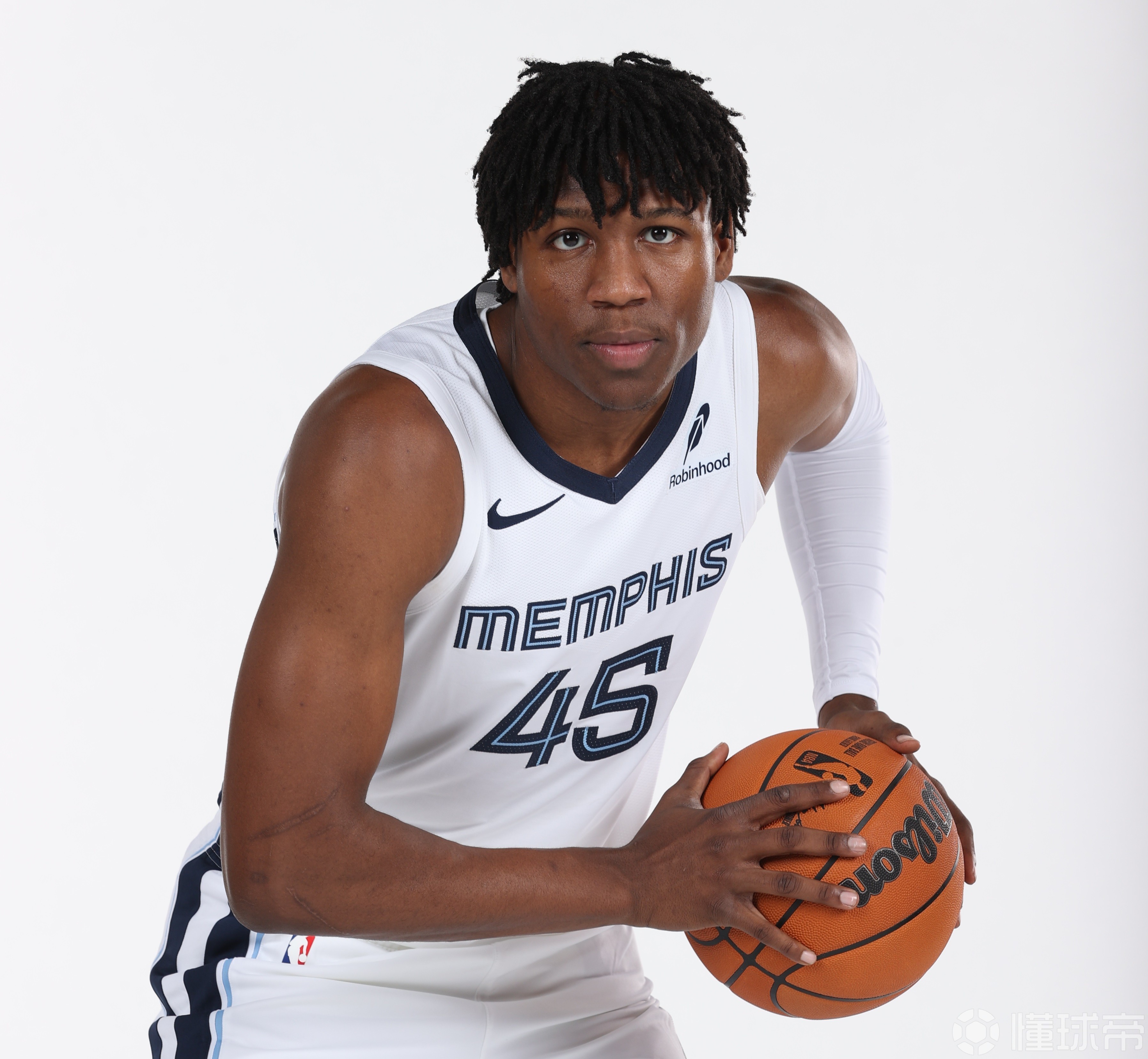 包含灰熊球员表现低迷，面临调整挑战的词条