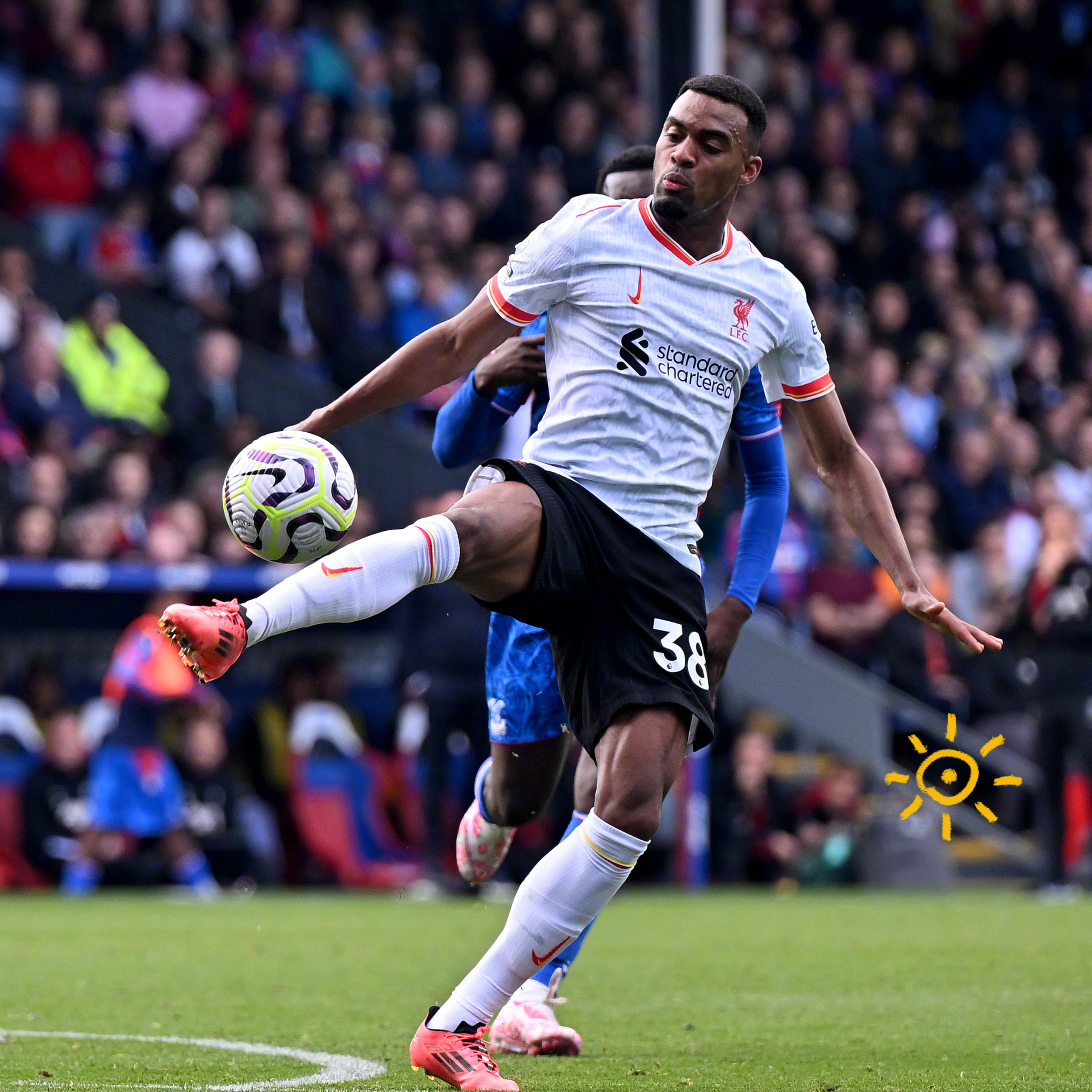 包含利物浦主场三连胜，稳居积分榜前列的词条