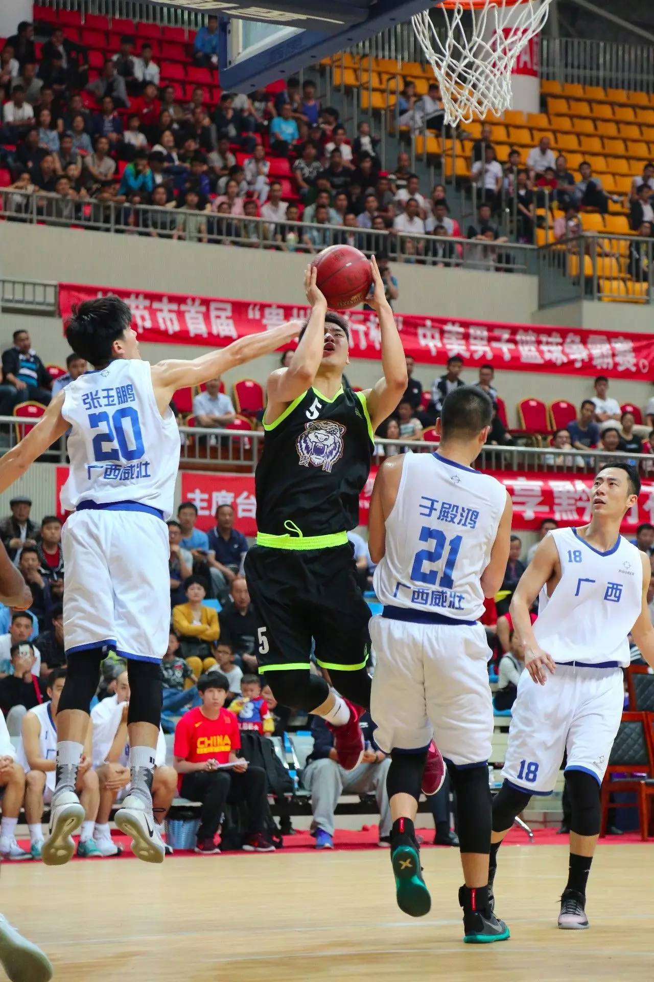 包含贵州队内部斗争激烈，战绩持续下滑的词条