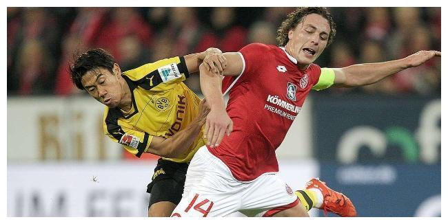 斯图加特客场惨败,遭遇联赛两连败 斯图加特客场惨败,遭遇联赛两连败