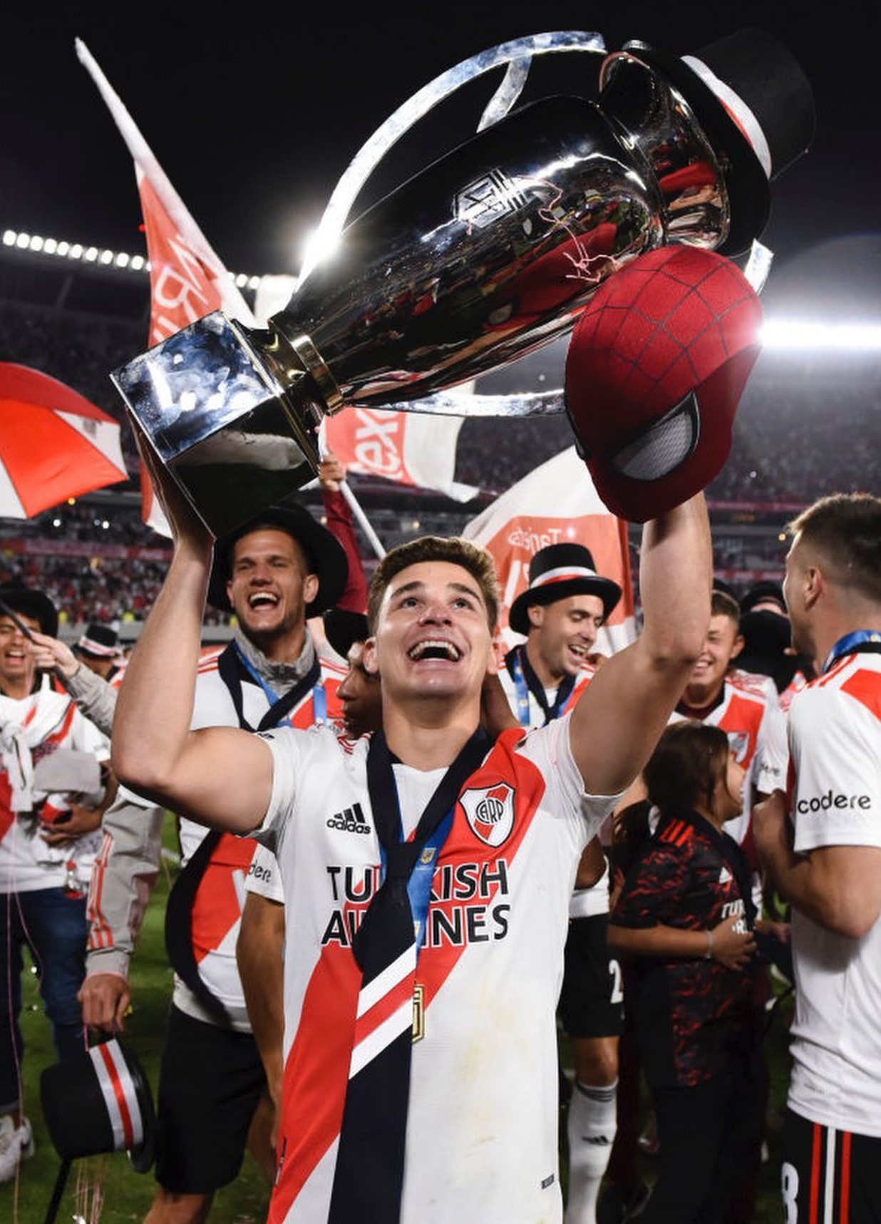 关于阿尔梅里亚全力争胜，全队士气高昂备战的信息