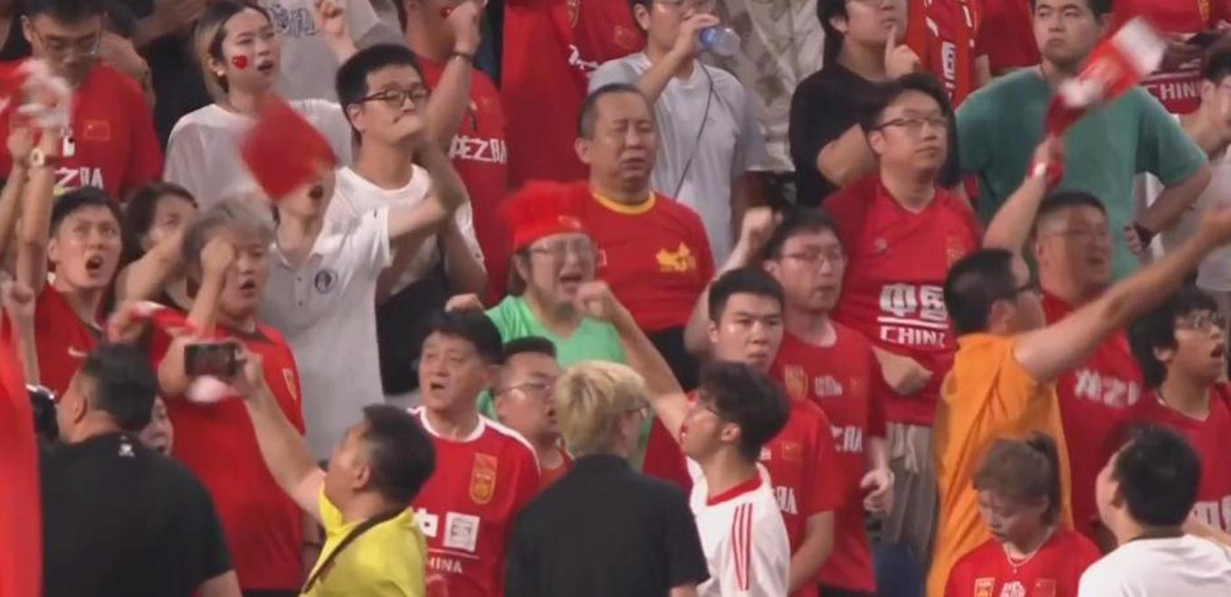 关于精彩比赛胜负悬念激起球迷狂欢之情的信息