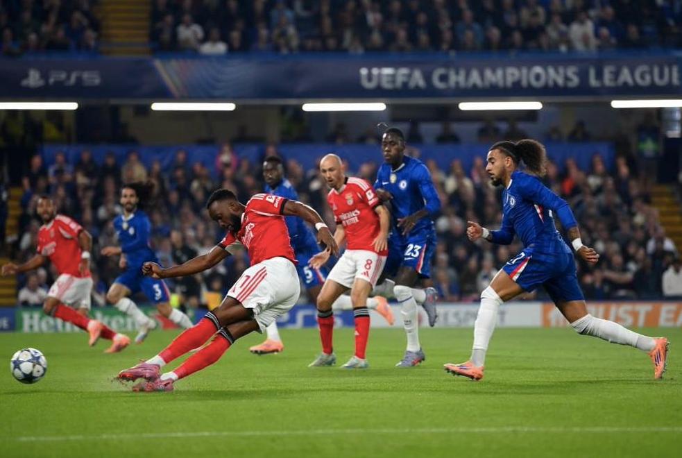 关于切尔西后卫神勇出击，为球队稳住防线的信息