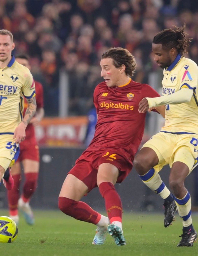 罗马客场击败维罗纳，继续追赶前四