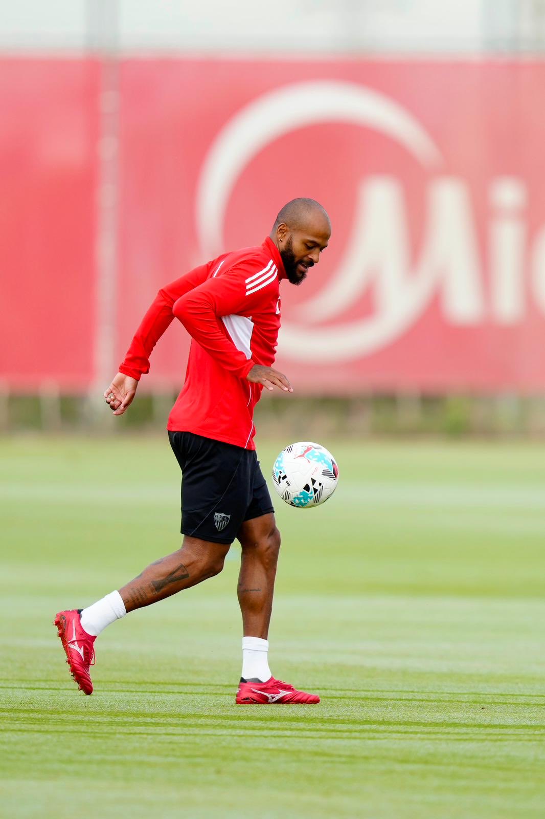 塞维利亚连续击败对手，追赶西甲前几名