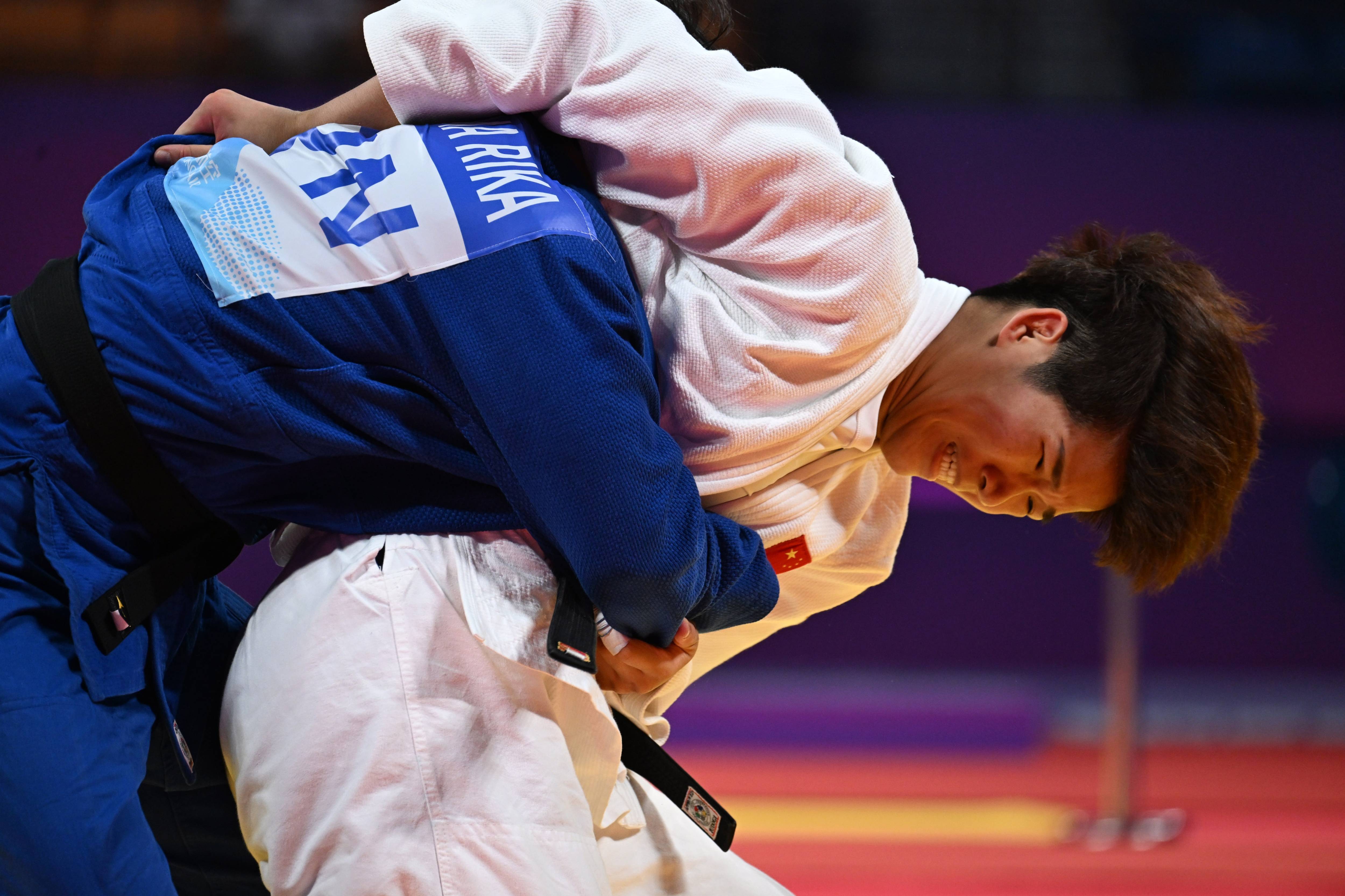 印尼运动员在柔道比赛中获得胜利