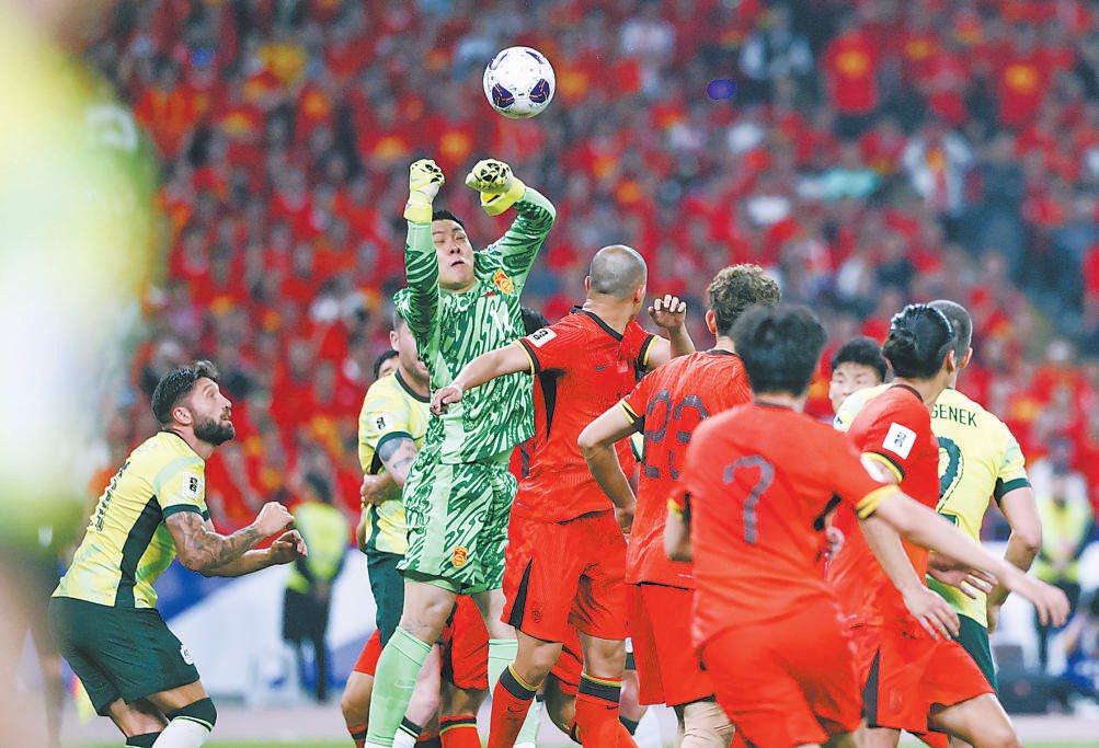 门将连续扑出多次威胁球门射门