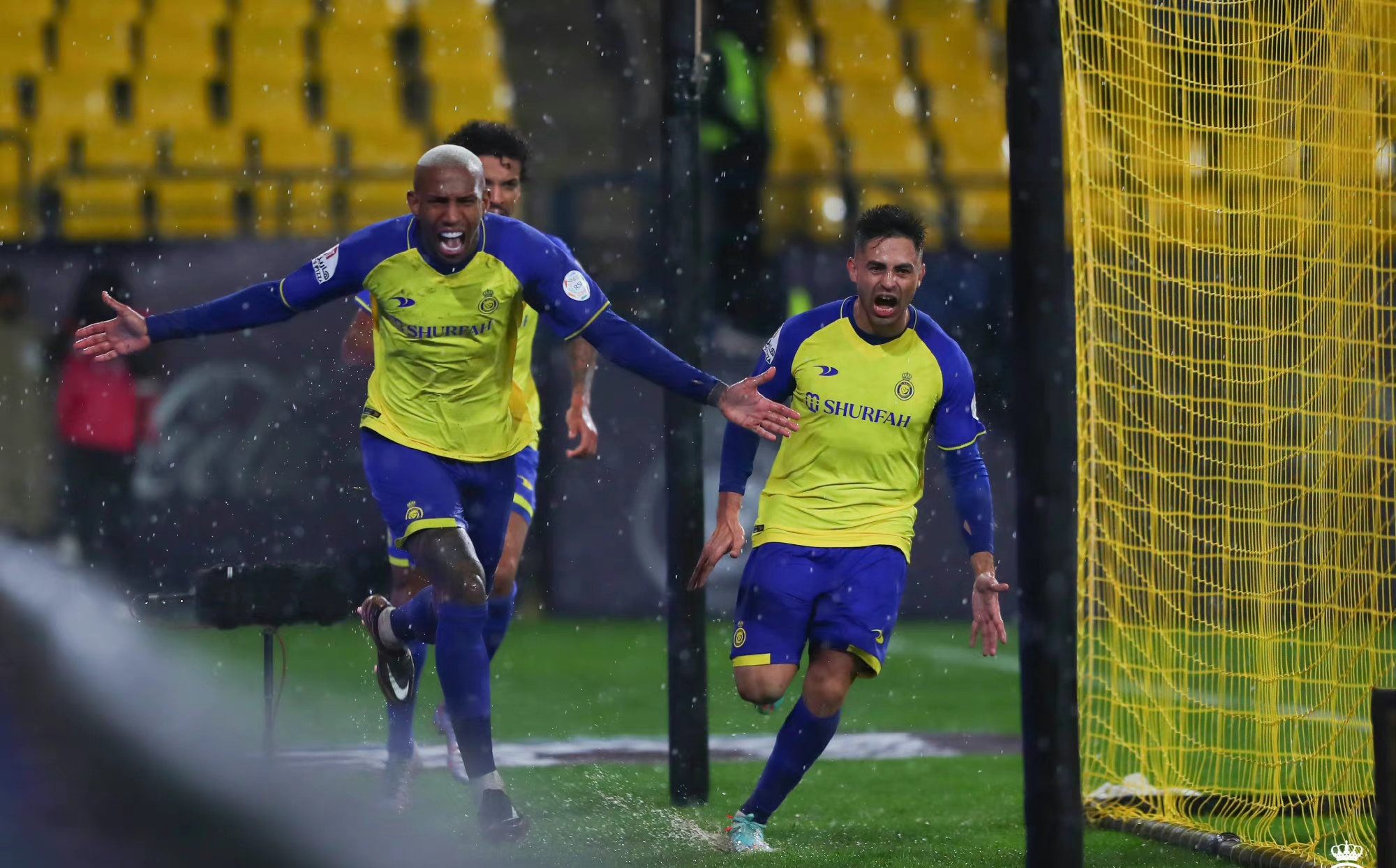 精锐教练组策略明智，引领球队获得胜利！