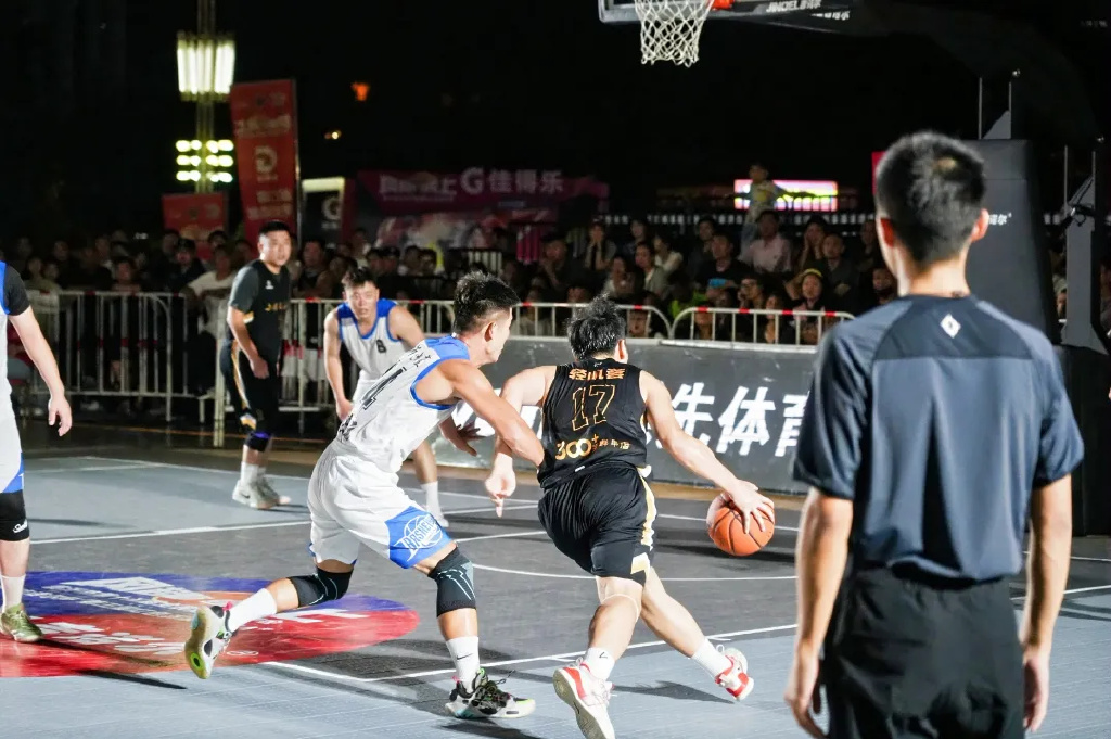 包含国内顶级篮球联赛争夺激烈，球迷热情高涨的词条