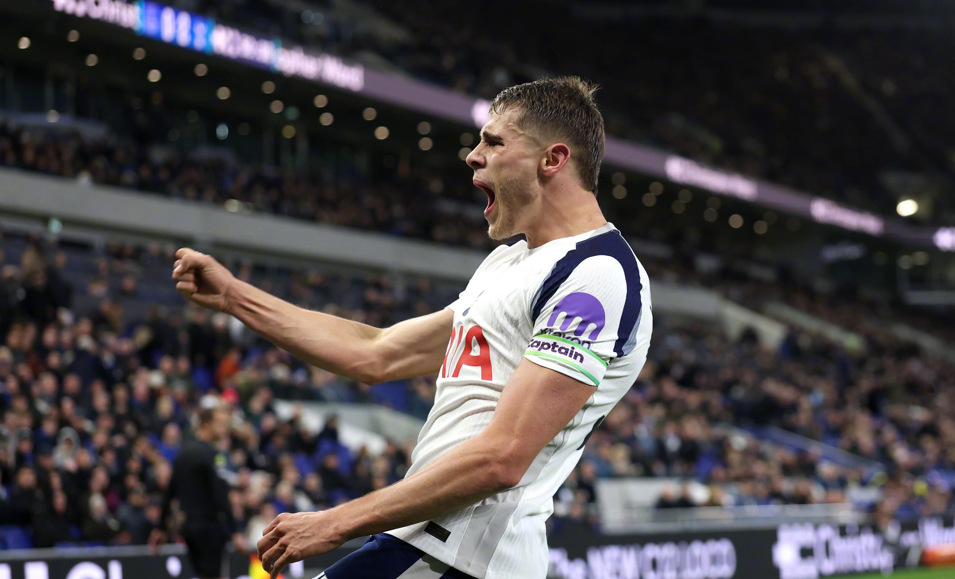 阿森纳抢夺英超积分榜头名的简单介绍