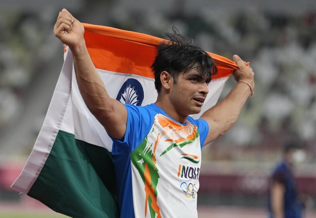 印度选手在举重比赛中获得银牌