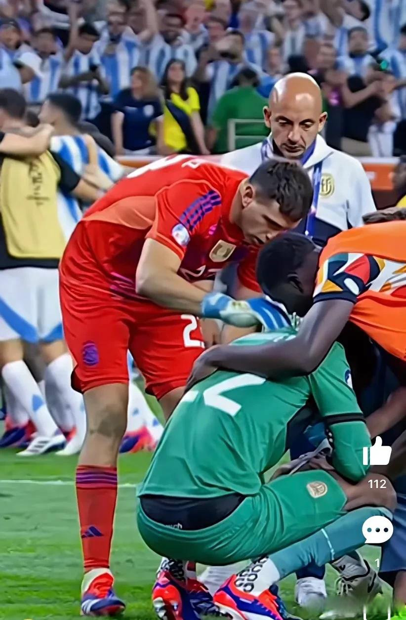 热刺门将神勇扑救，帮助球队战胜对手的简单介绍