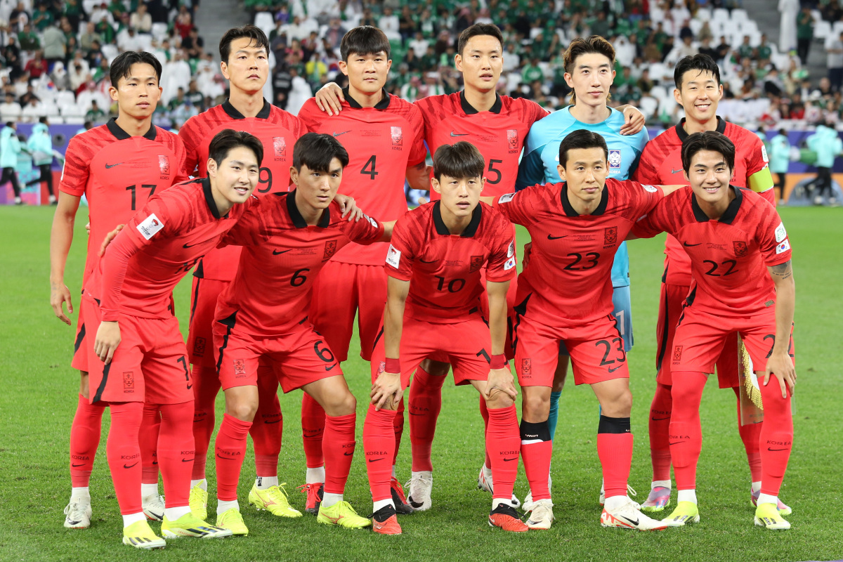 中国足球联赛激战正酣，各支球队角逐厮杀的简单介绍