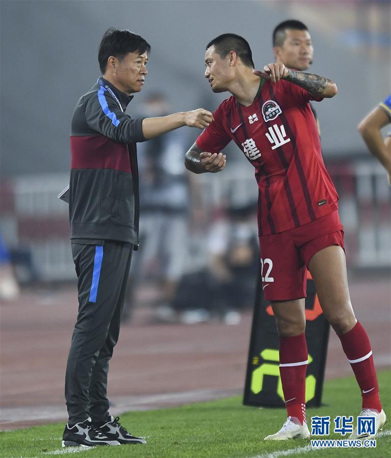 河南建业对阵大连一方：严阵以待拼争胜利的简单介绍