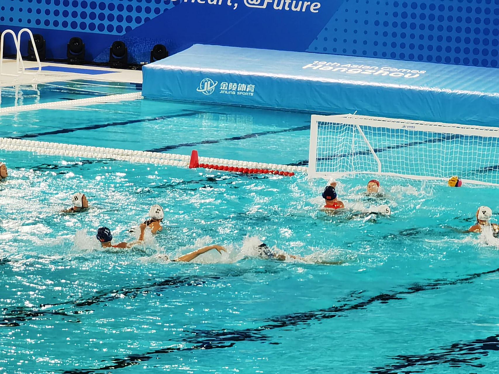 水球比赛惊险上演,中国队获胜晋级 水球比赛惊险上演,中国队获胜晋级